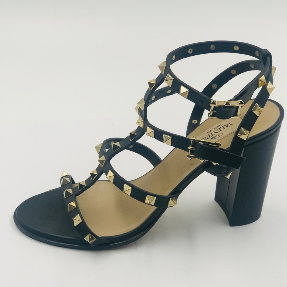🚫❌SOLD 🚫❌Authentic studded valentino shoes